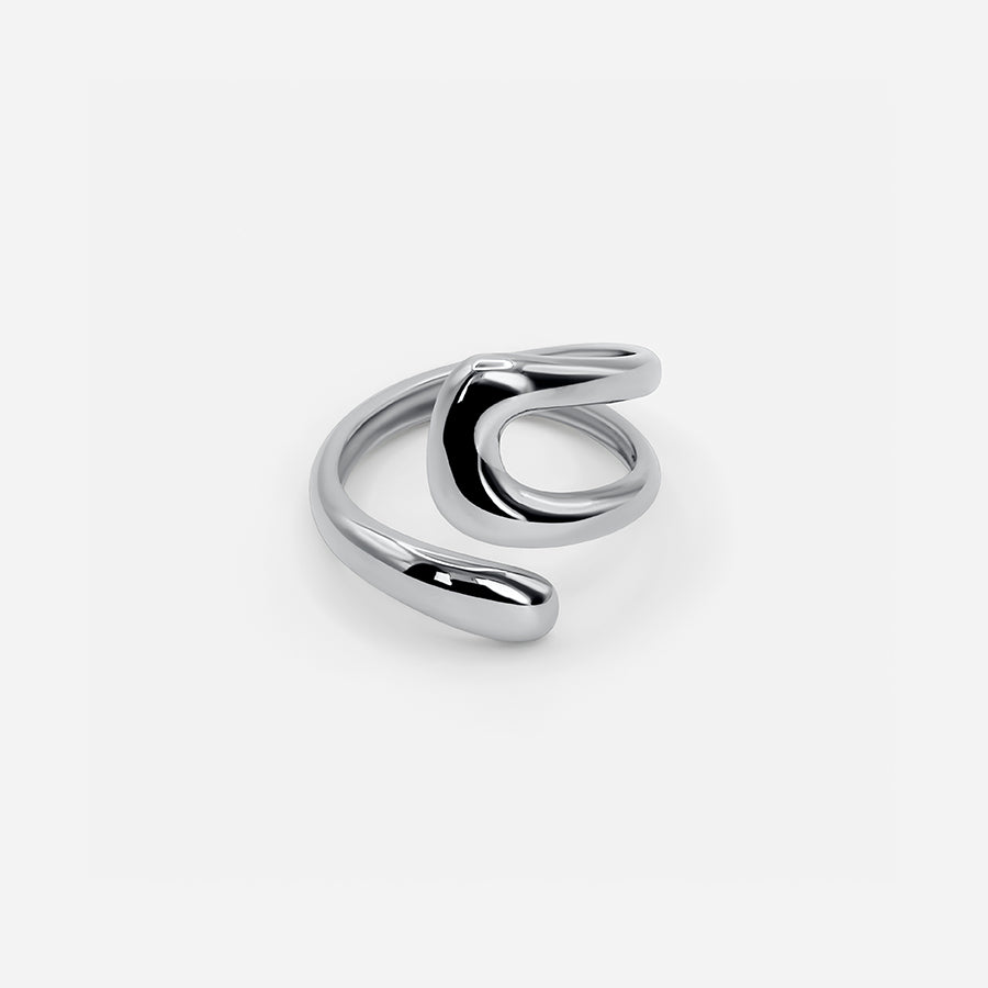 Sculptural Silver Ring – Modern Design for Timeless Elegance