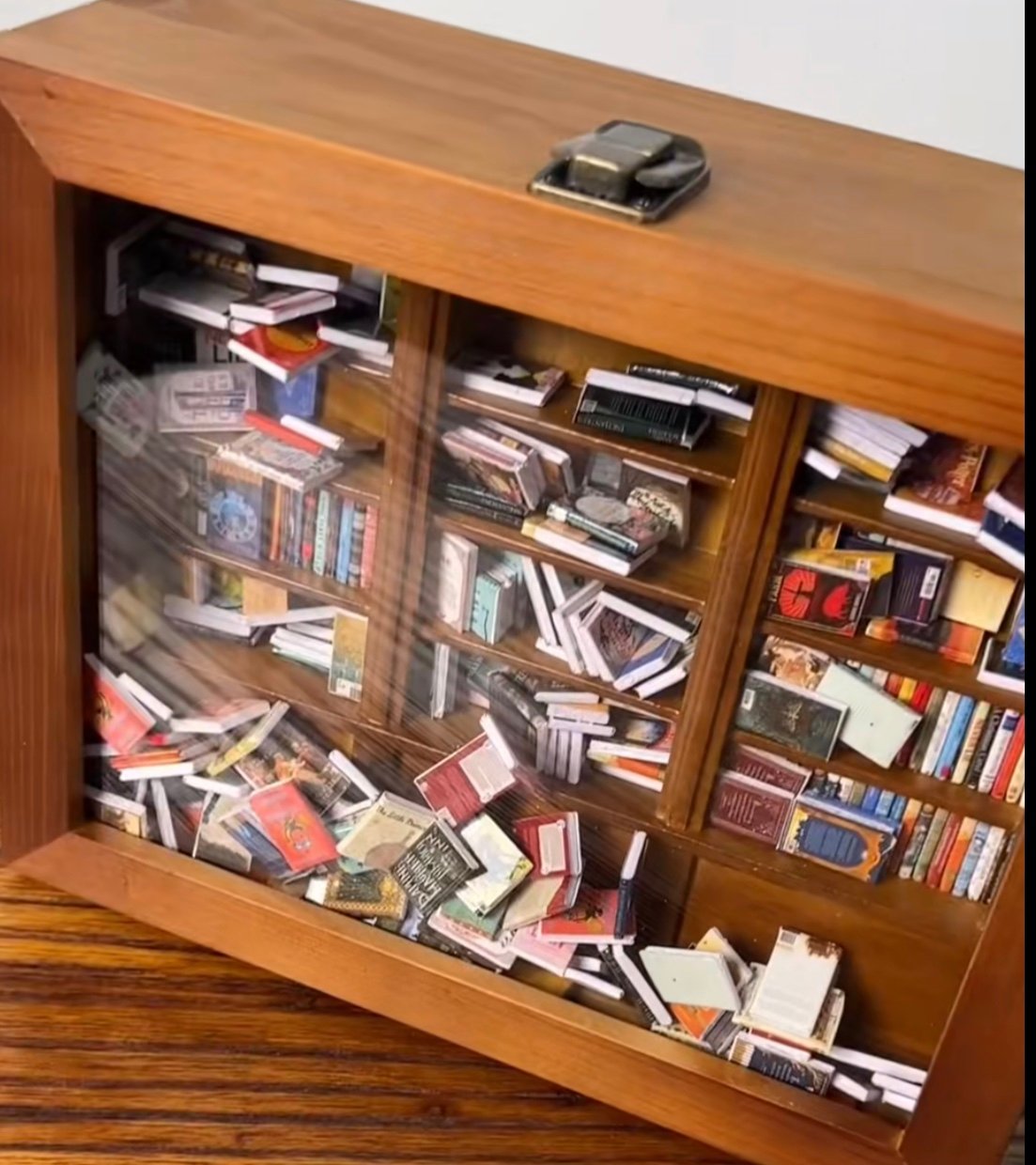 ShelfShake™ Mind-Calming Mini Shelf