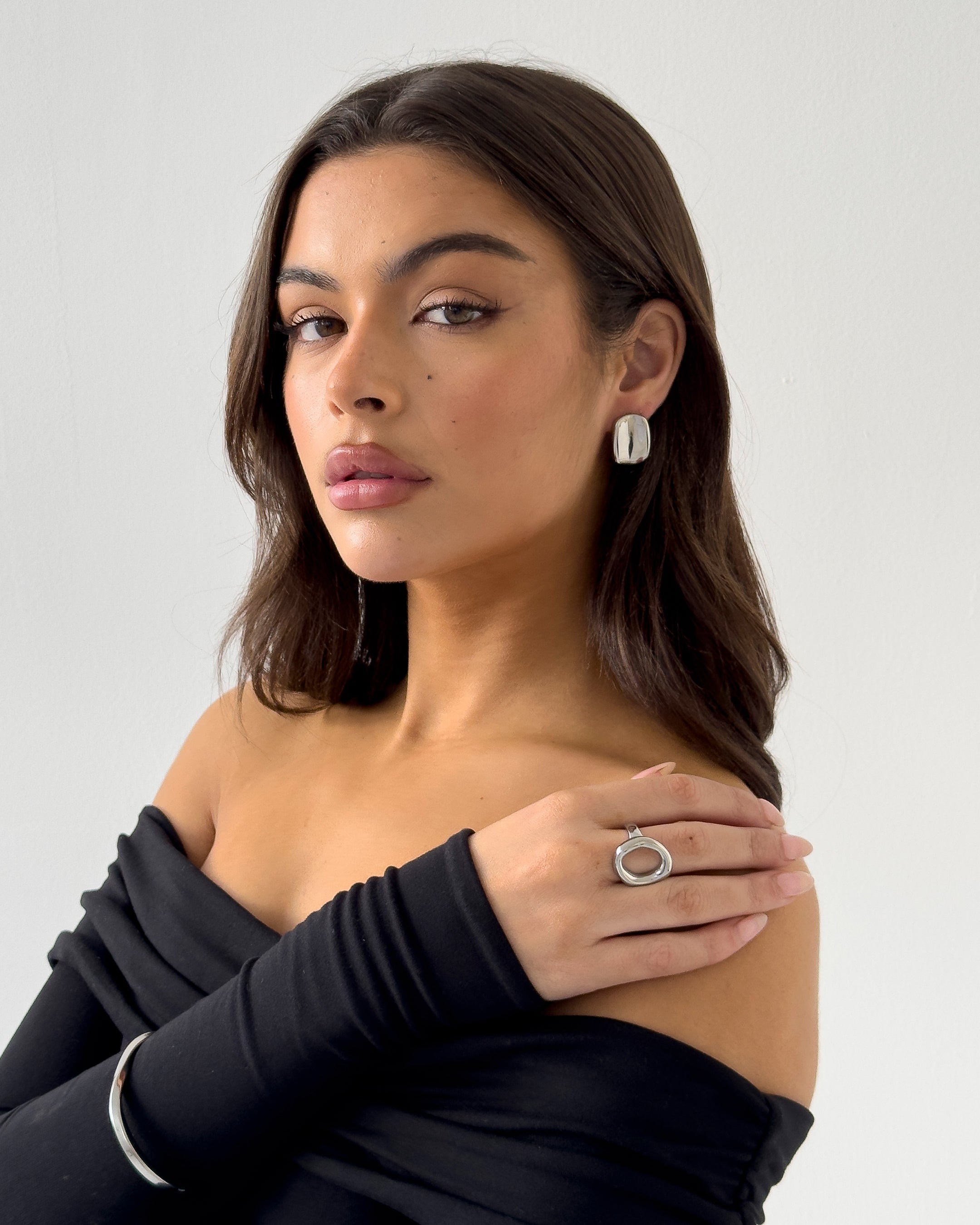 Silver Oval Ring with Hollow Design – Minimalist Elegance for Every Day