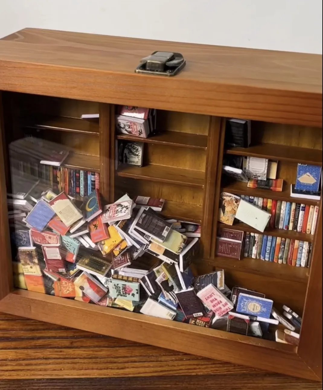 ShelfShake™ Mind-Calming Mini Shelf