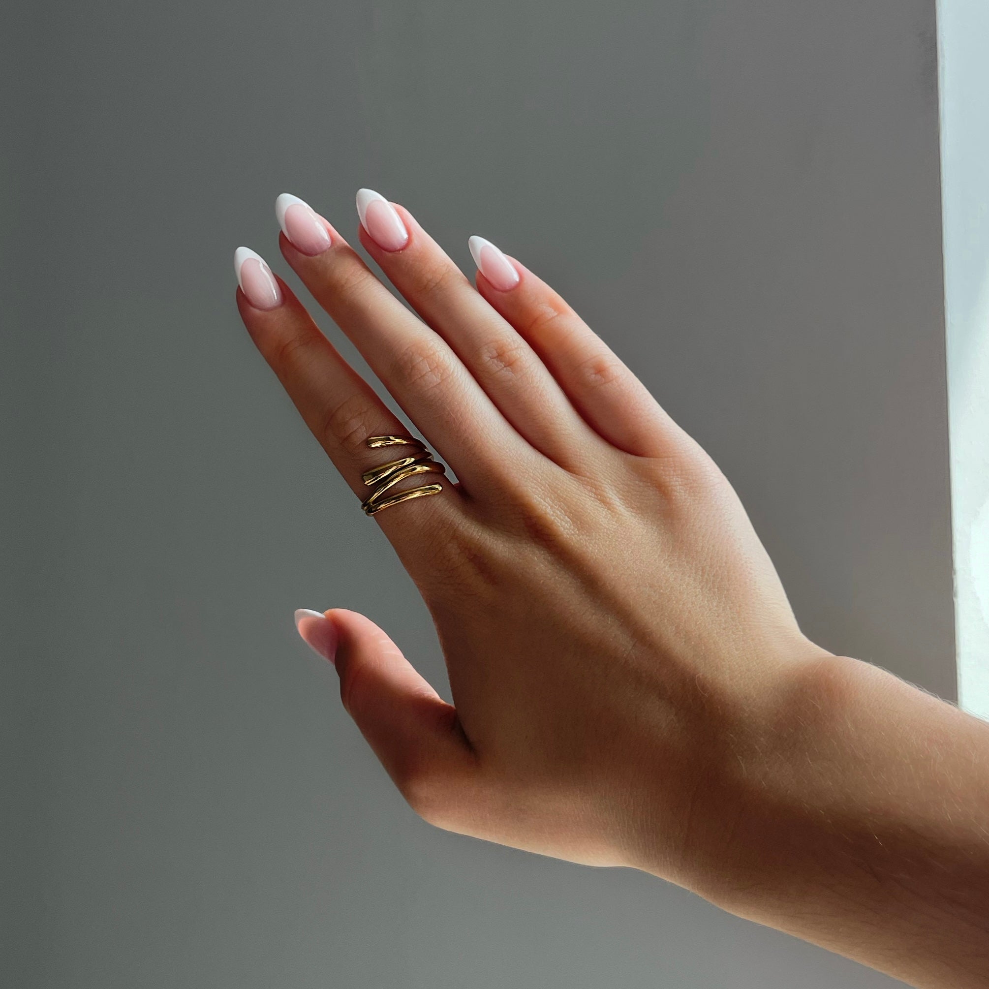 Adjustable Gold Ring – Elegant Design for Every Occasion