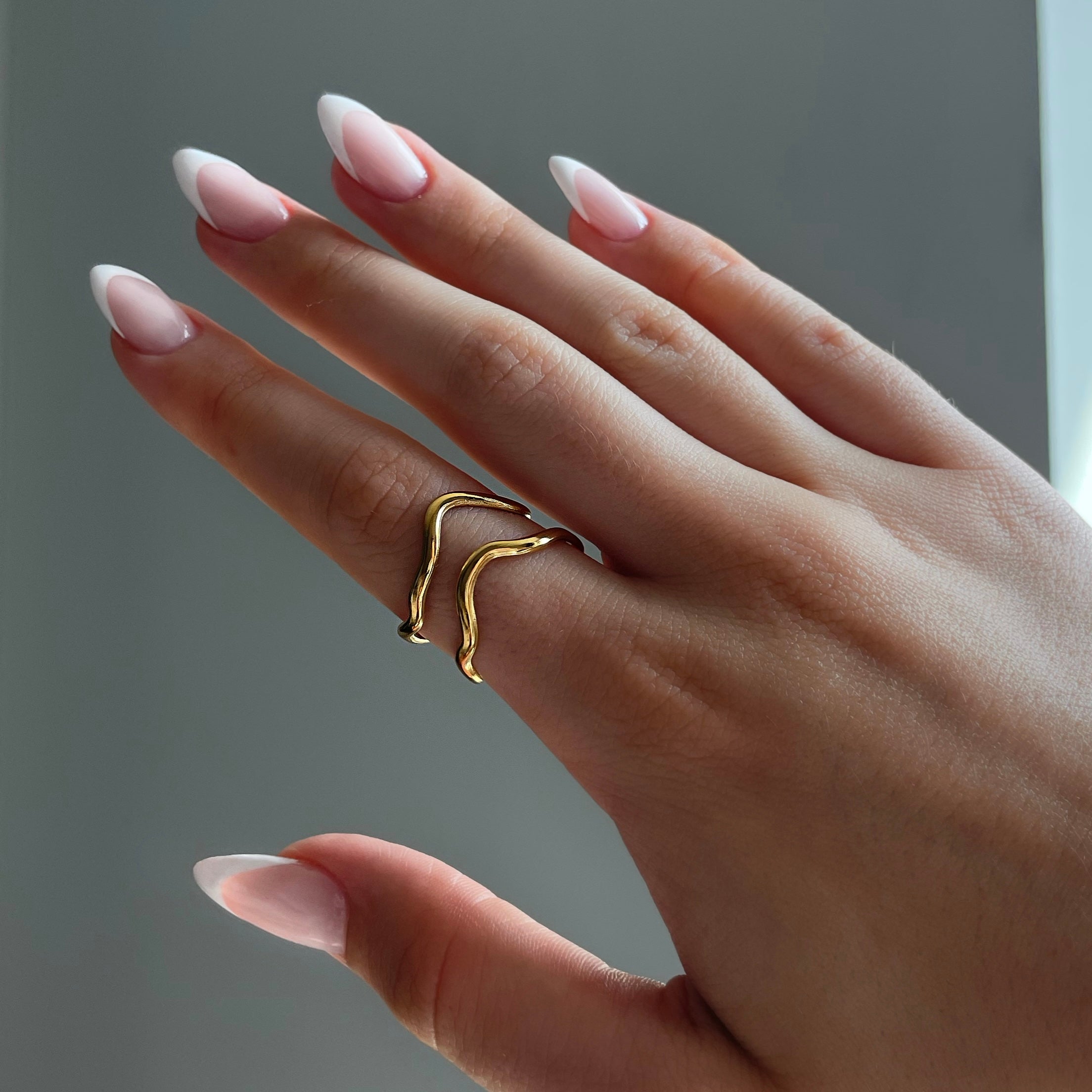 Adjustable Double Ring – Modern Design for Any Occasion