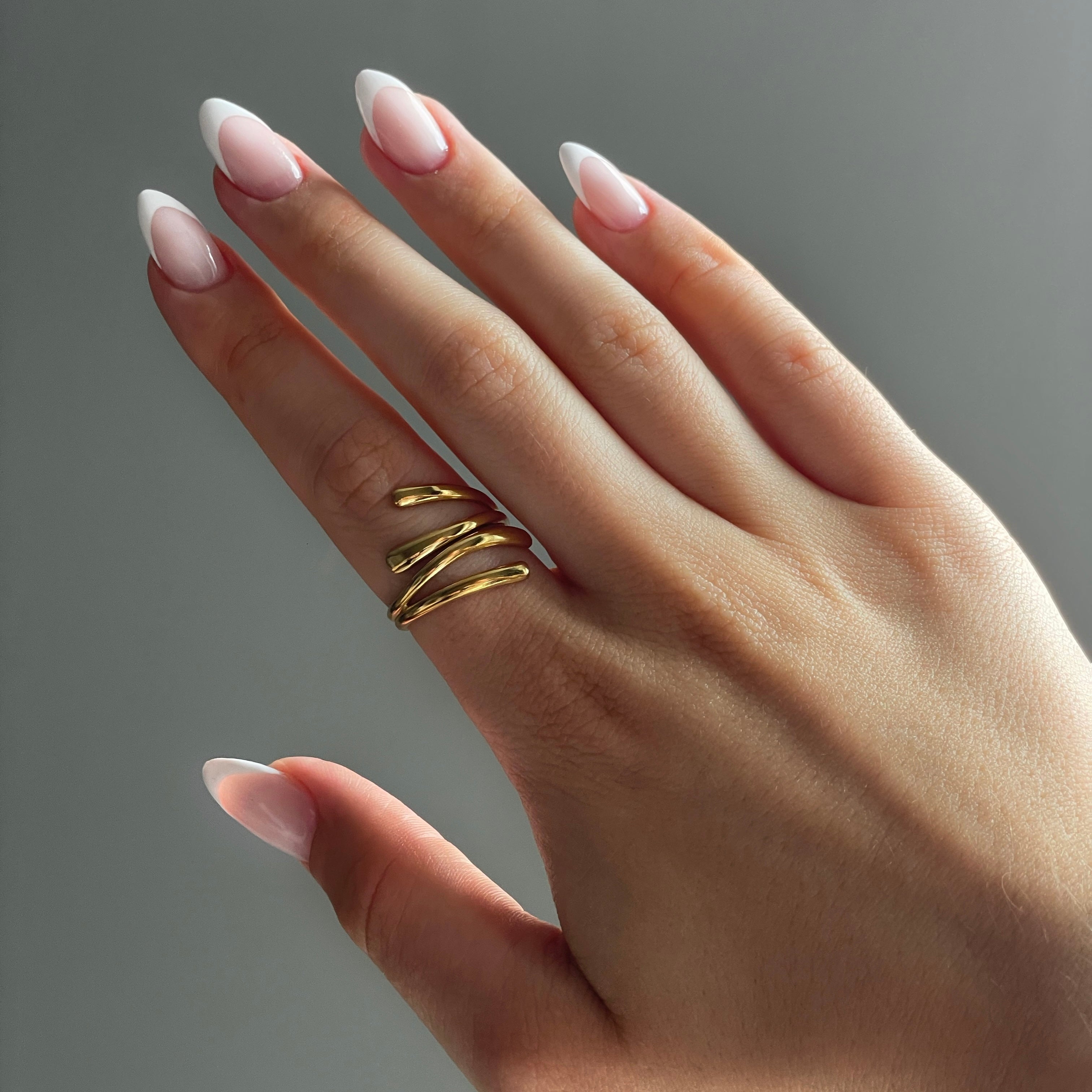 Adjustable Gold Ring – Elegant Design for Every Occasion