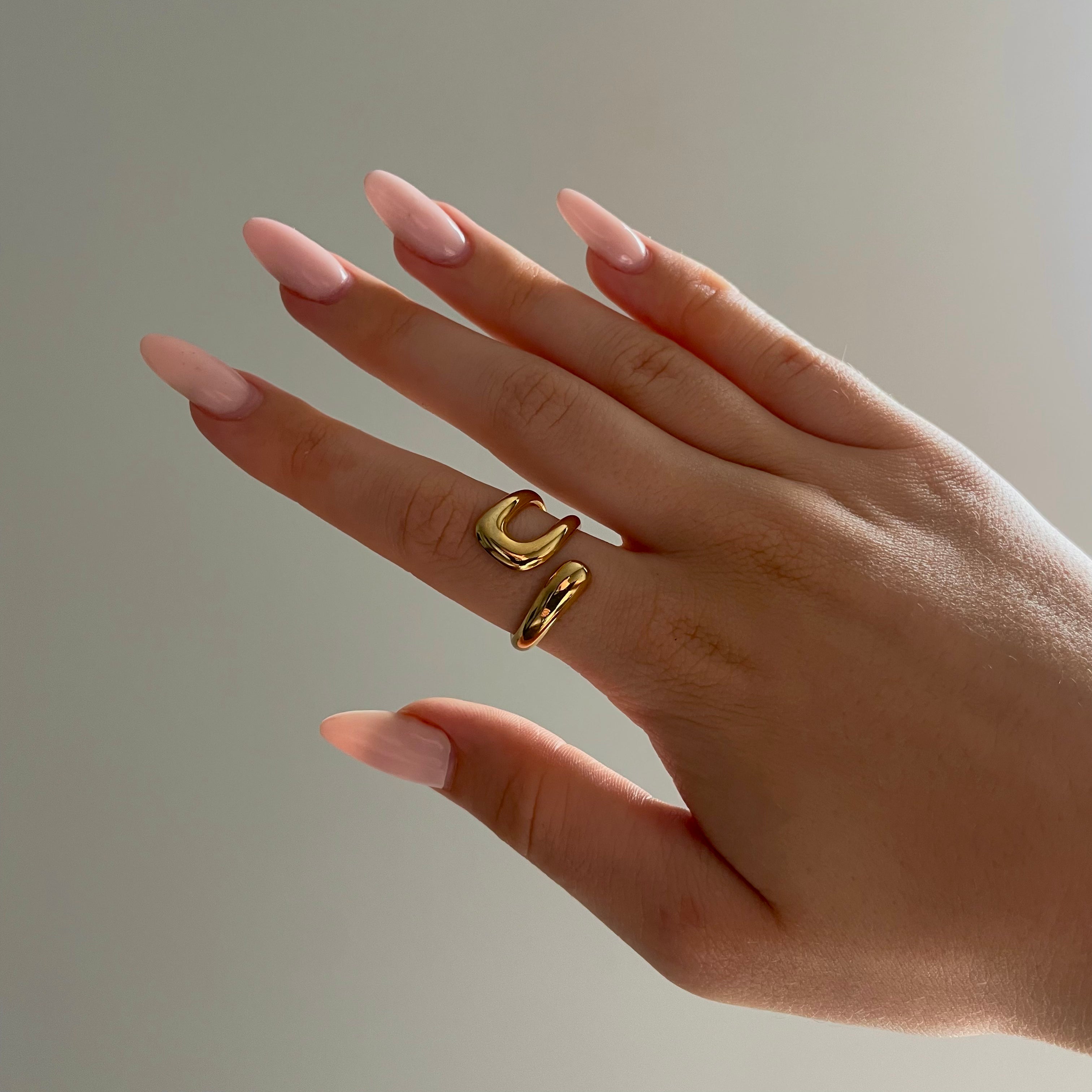 Sculptural Gold Ring – A Modern Highlight for Your Look