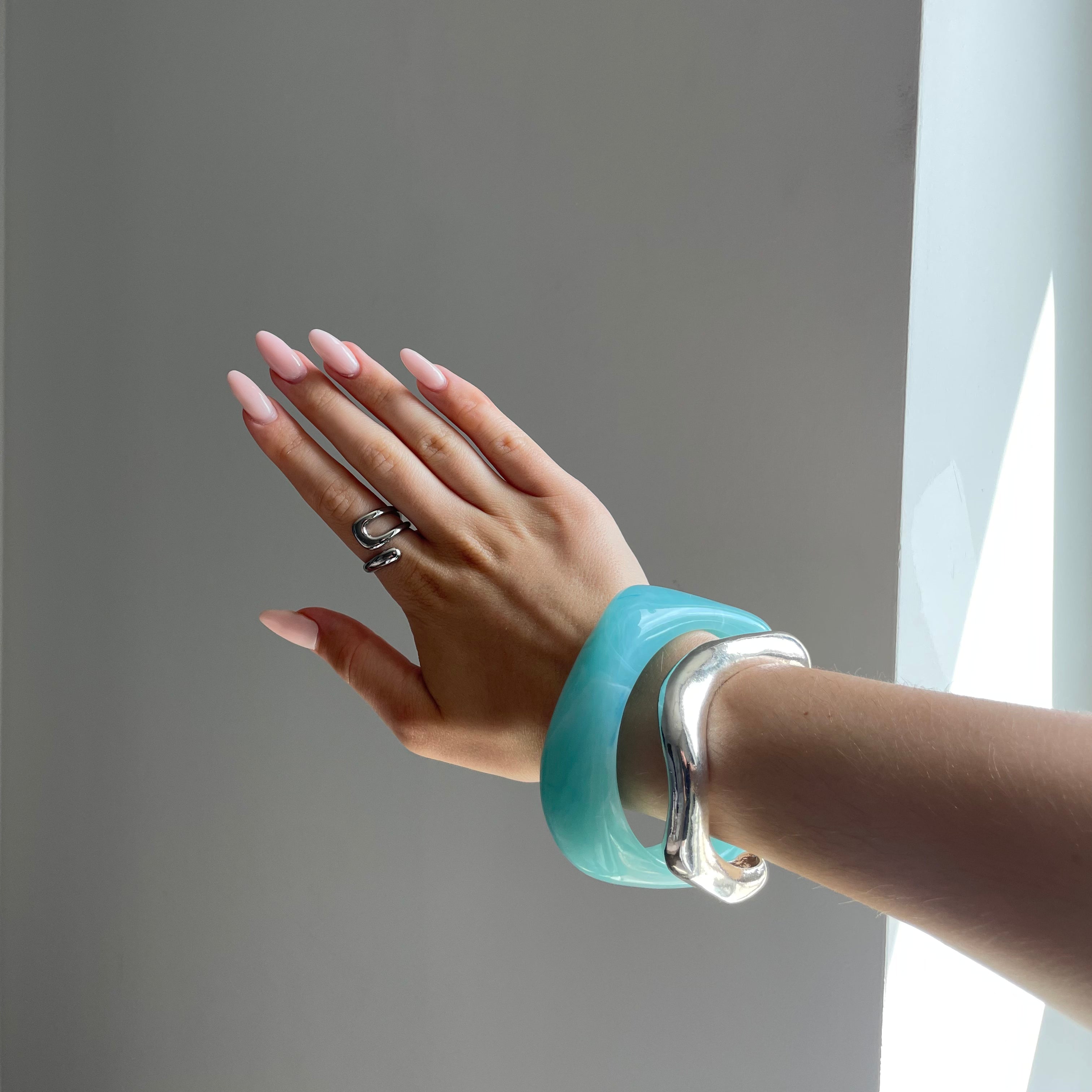 Sculptural Silver Ring – Modern Design for Timeless Elegance