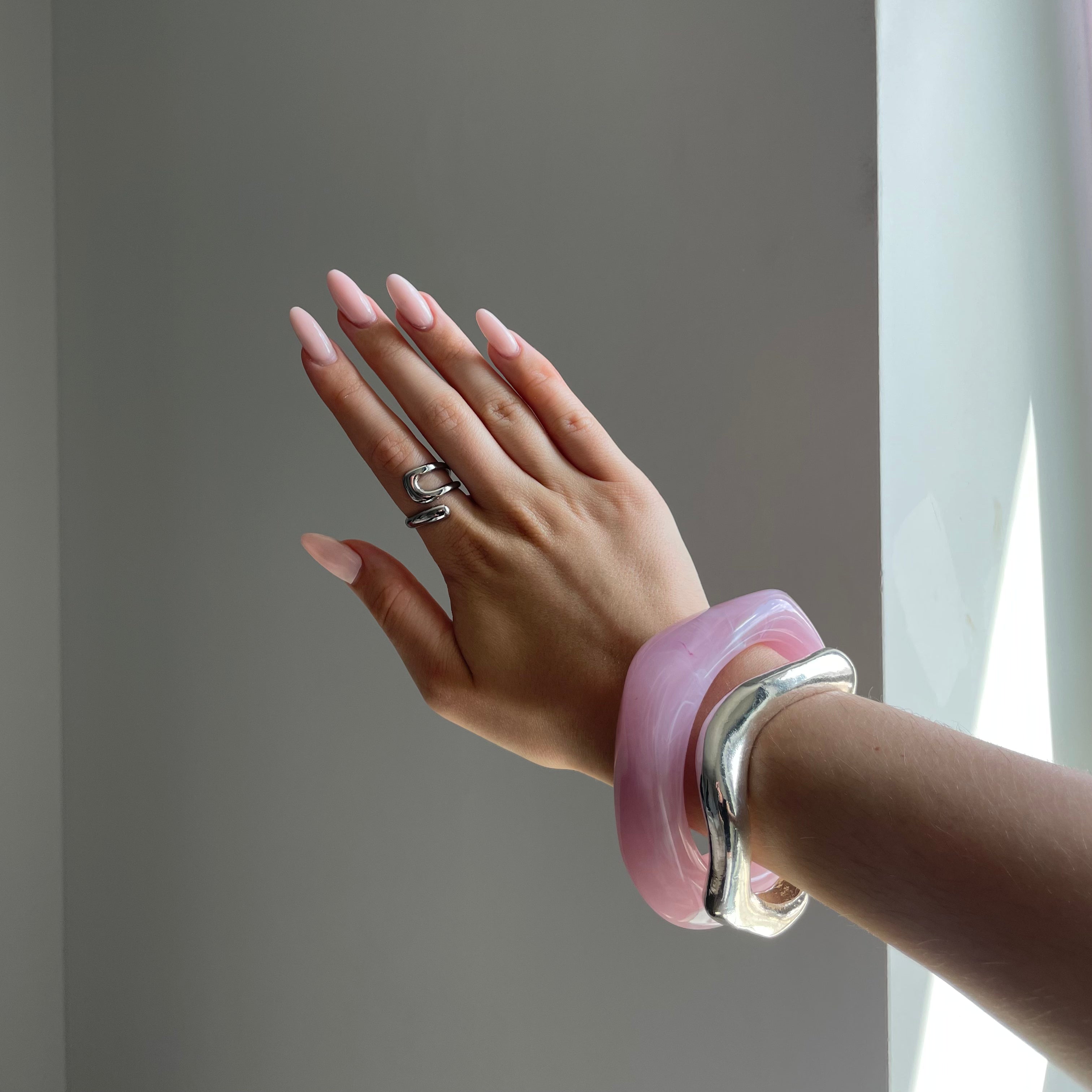 Sculptural Silver Ring – Modern Design for Timeless Elegance