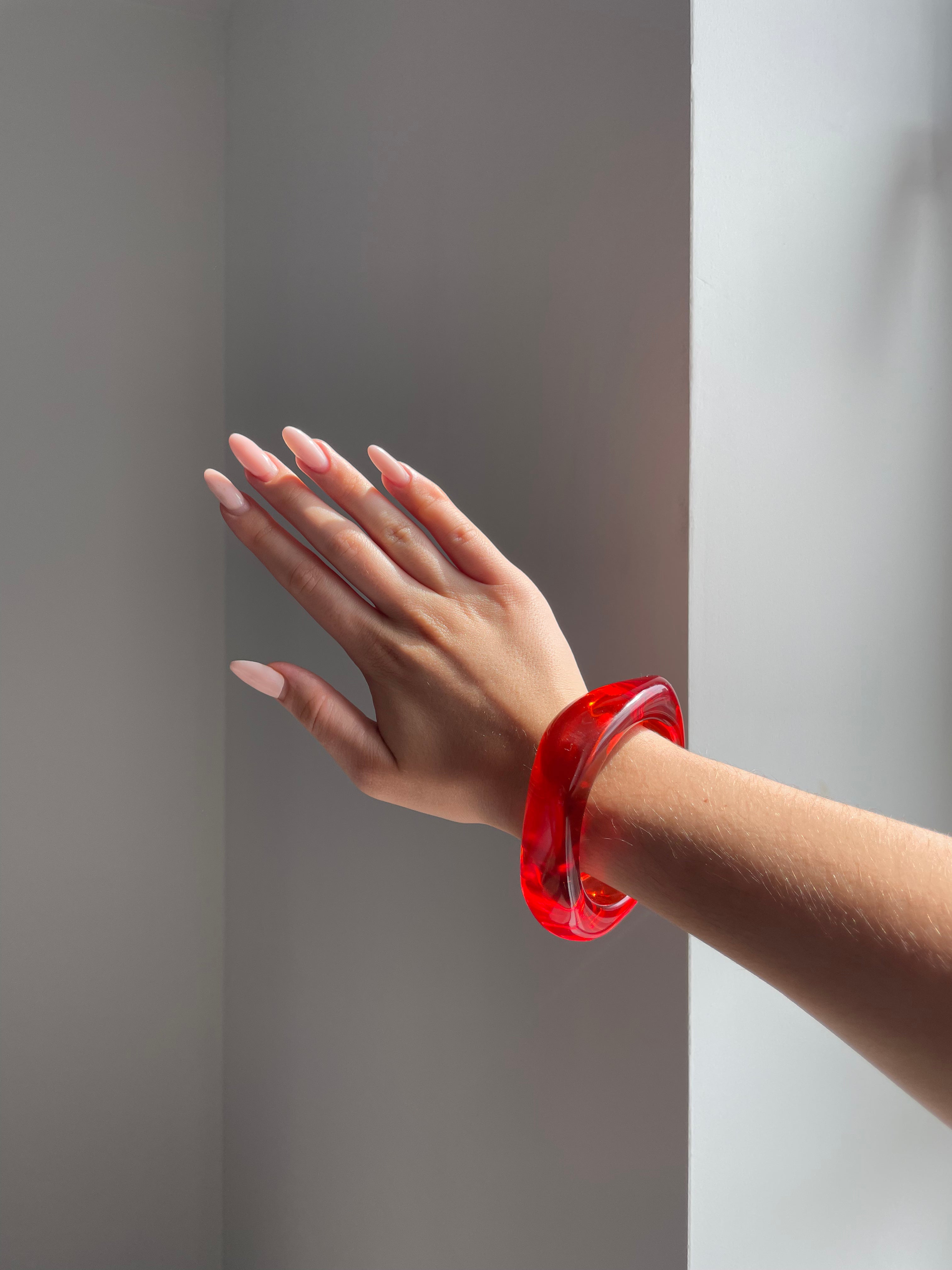 Stylish Bracelet in Strawberry Red – A Lively Accent for Your Look