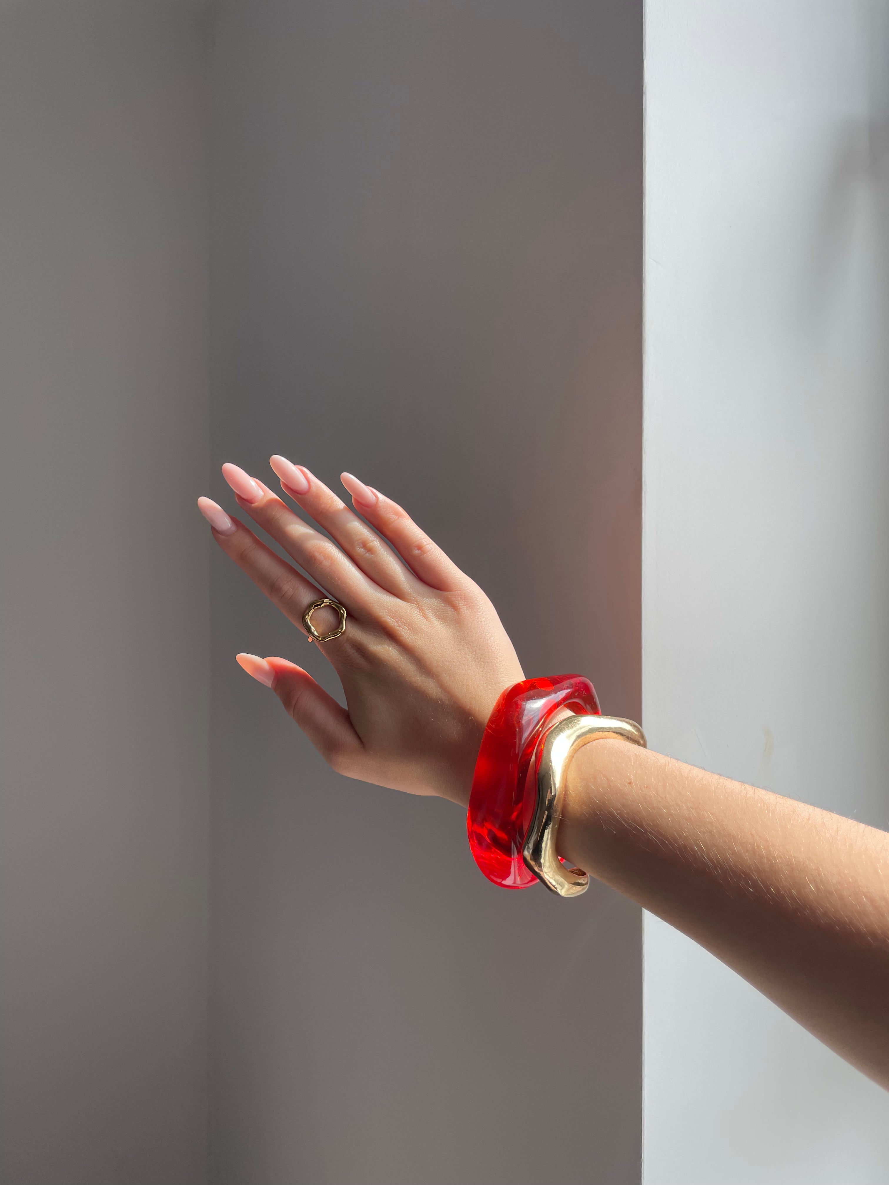 Stylish Bracelet in Strawberry Red – A Lively Accent for Your Look