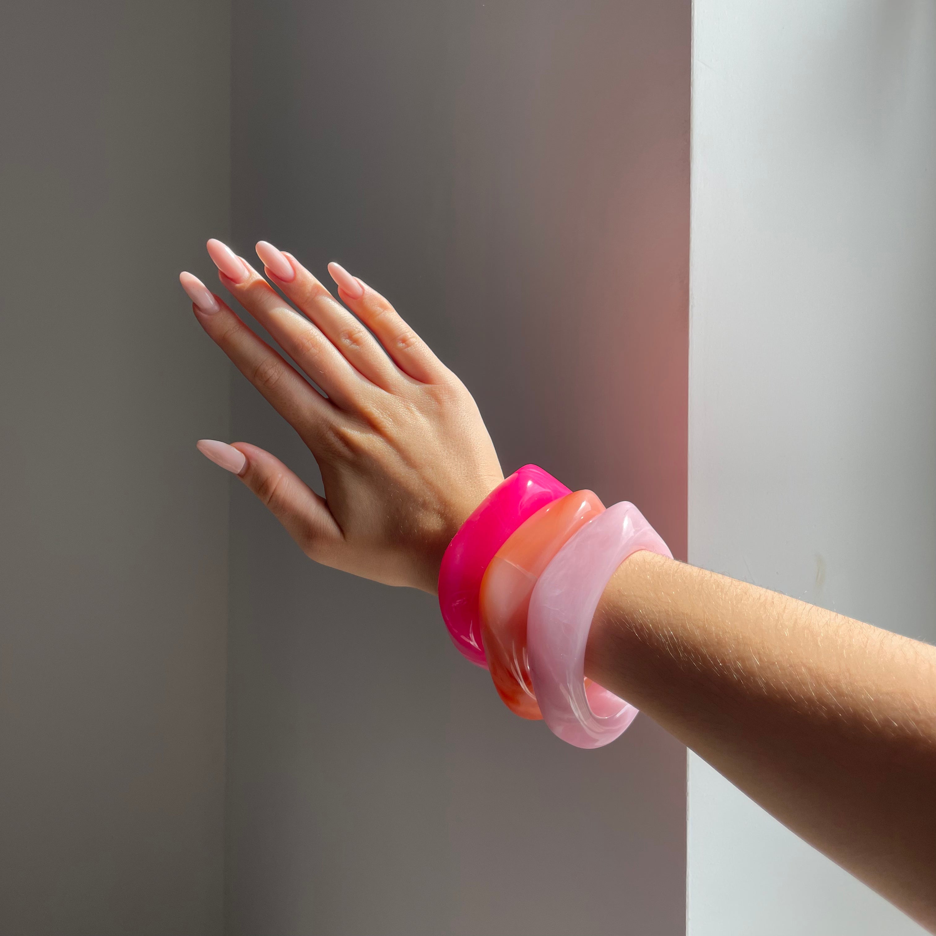 Gold Bracelet in Orange – A Stylish Accent for Modern Looks