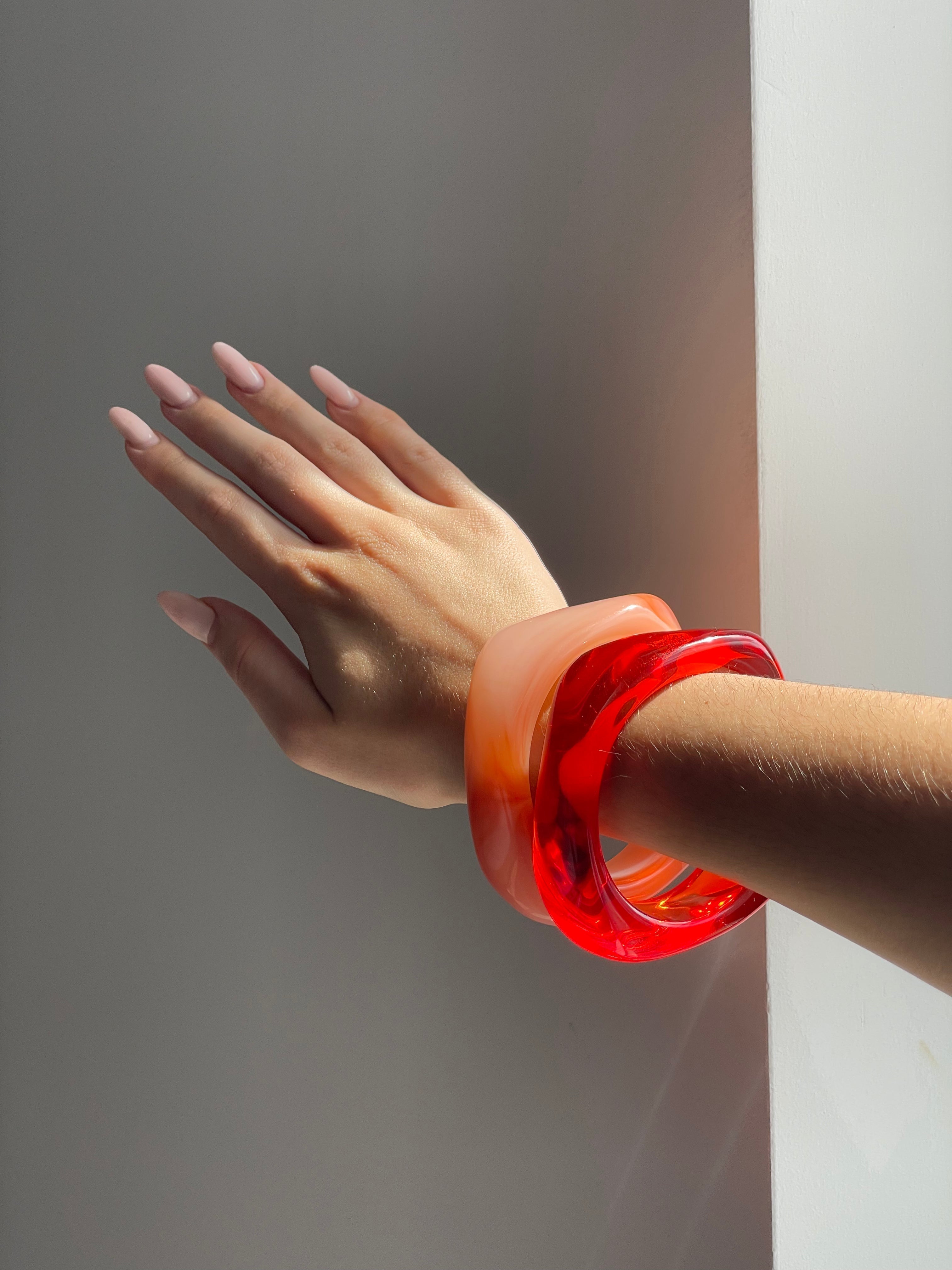 Stylish Bracelet in Strawberry Red – A Lively Accent for Your Look