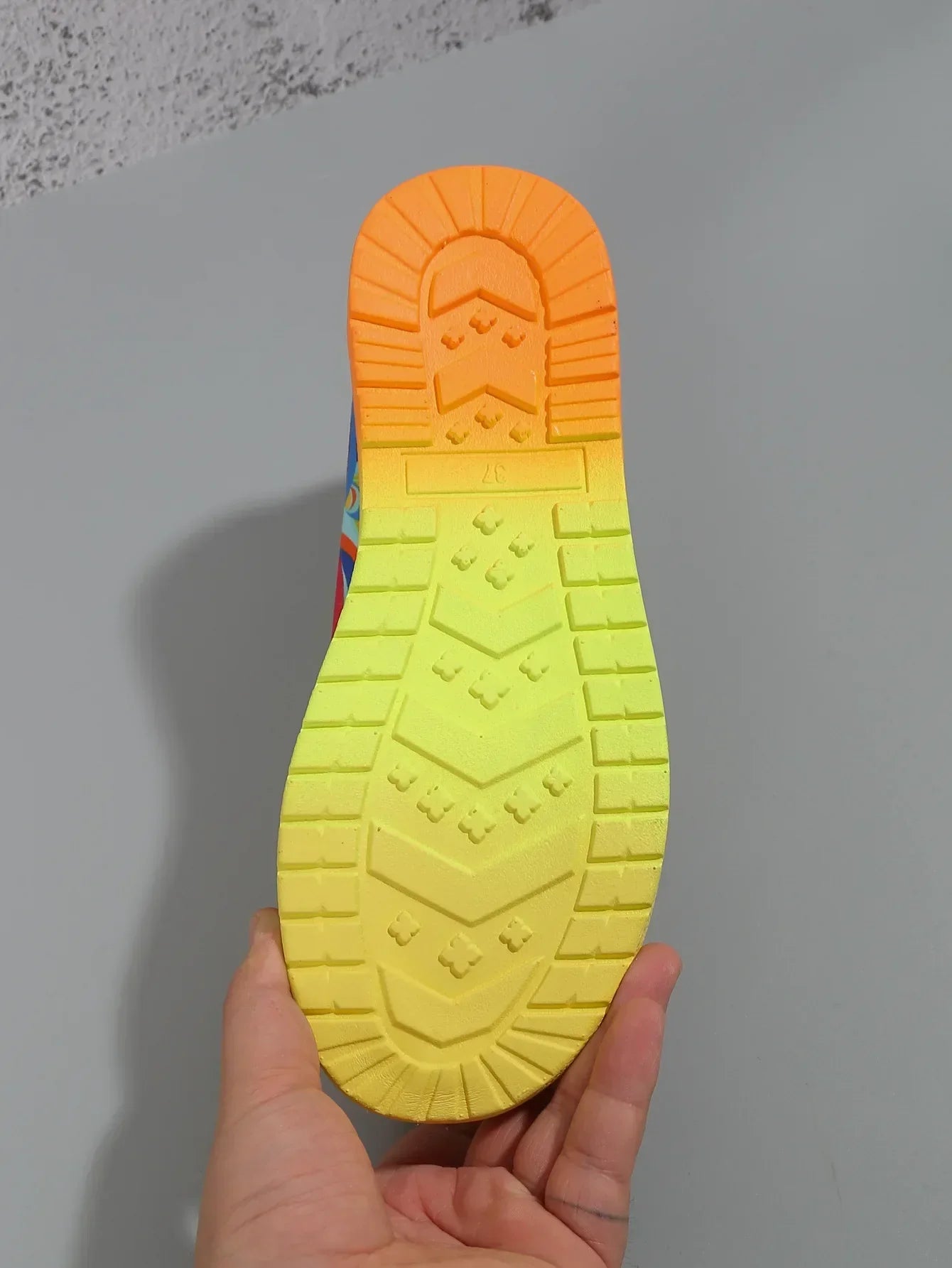 Edith™ Bright Bold Comfort