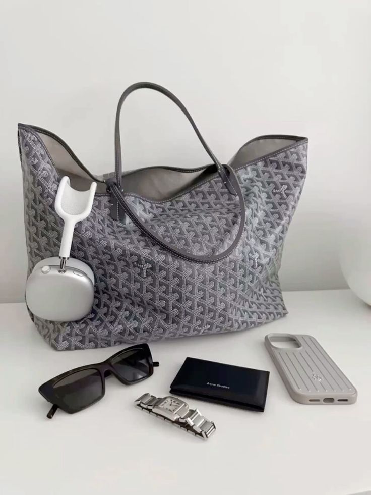 Millicent™ Confidence On Shoulder