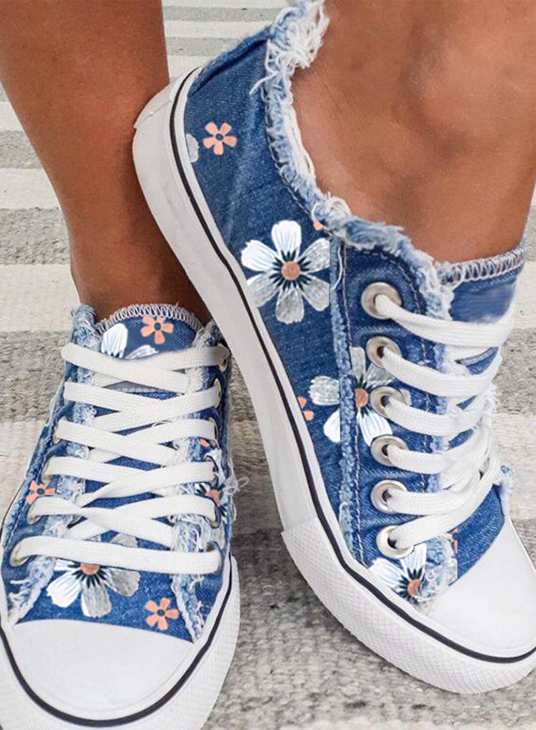 FloraWalk™ – Canvas Lace-up Sneaker with Floral Pattern