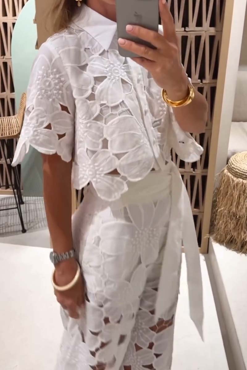 Delaney™ Delicate Floral Grace